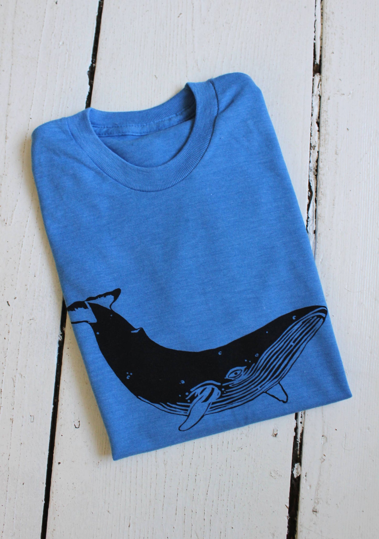 organic kids whale tee in blue folded