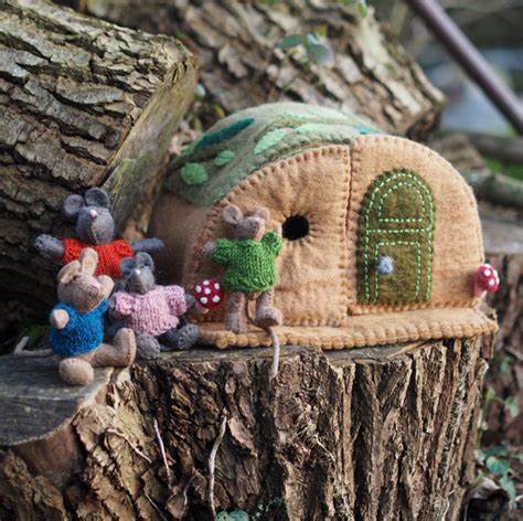 Wool felt mouse house set