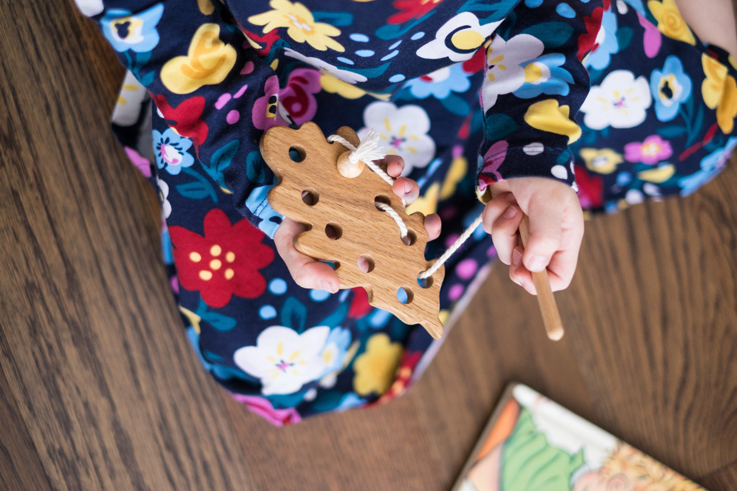 Wooden Lacing Oak Leaf Threading Toy