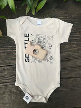 Load image into Gallery viewer, Seattle Map Onesie and Camera Wooden Teether Set
