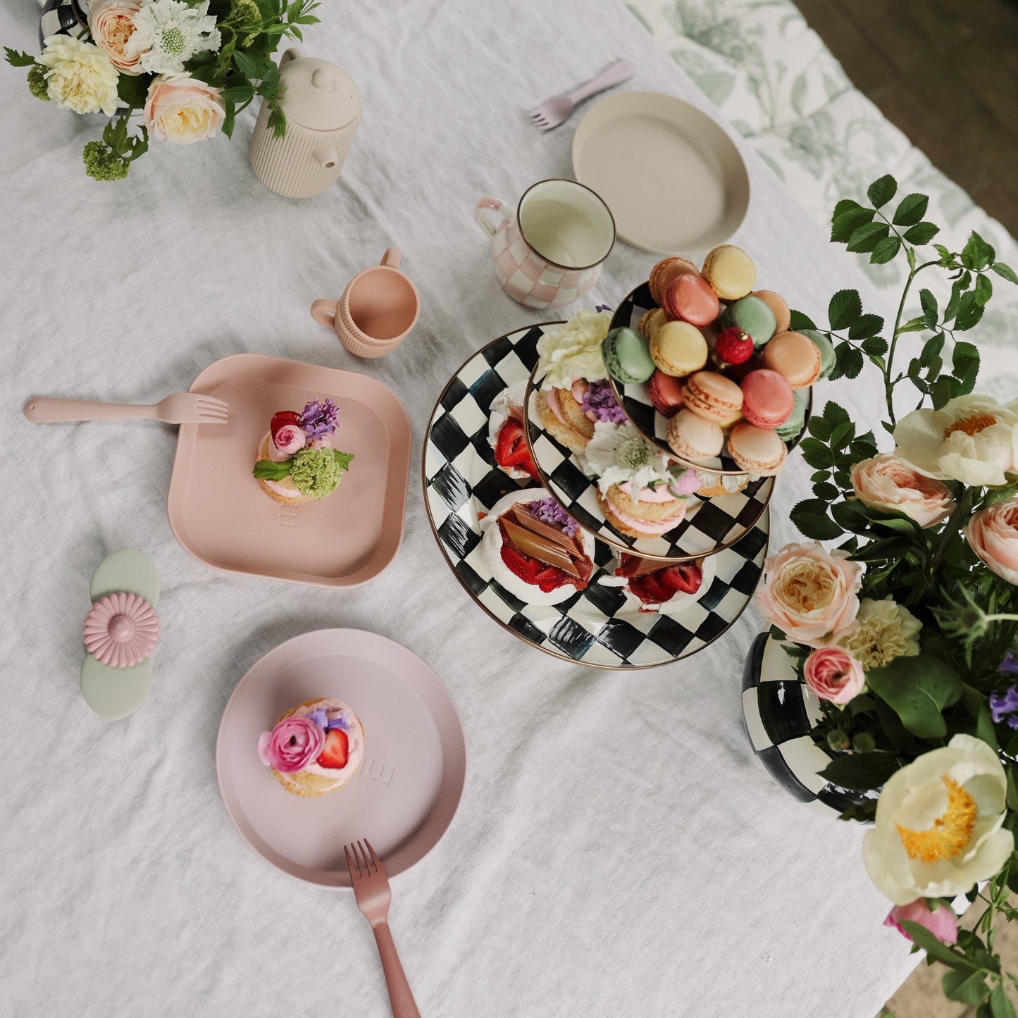 Round Dinnerware Plates