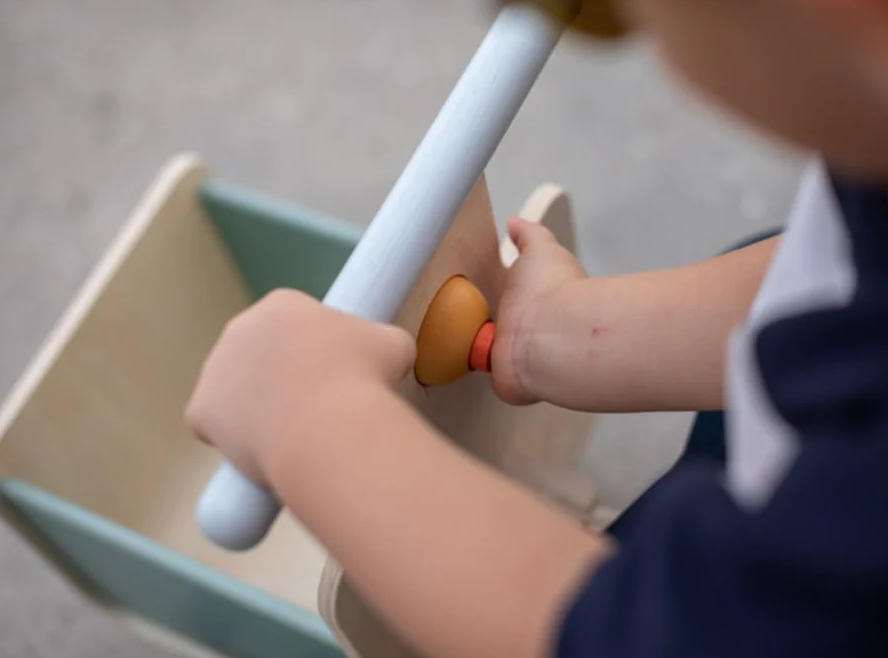 the plan toys orchard delivery bike