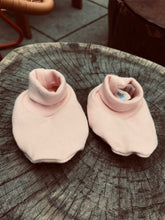 Load image into Gallery viewer, Organic Cotton Booties in Pink
