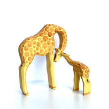 Load image into Gallery viewer, Hand Carved Giraffe set
