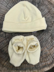 Organic Cotton Baby Hat and booties in yellow Organic Cotton Baby Hat and booties in yellow