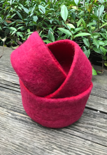 Load image into Gallery viewer, Red Wool Felt Bowl Set
