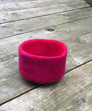 Load image into Gallery viewer, Red wool felt bowl

