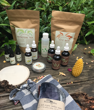 Load image into Gallery viewer, Postpartum Medicine Kit with Nursing Pads, Pinecone Candle, Cosmetics Bag and Bamboo Wipes
