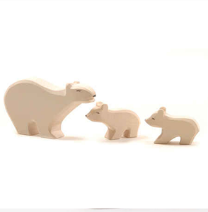 Polar Bear parent and cubs