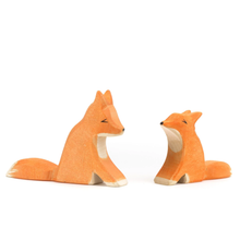 Load image into Gallery viewer, Ostheimer foxes sitting
